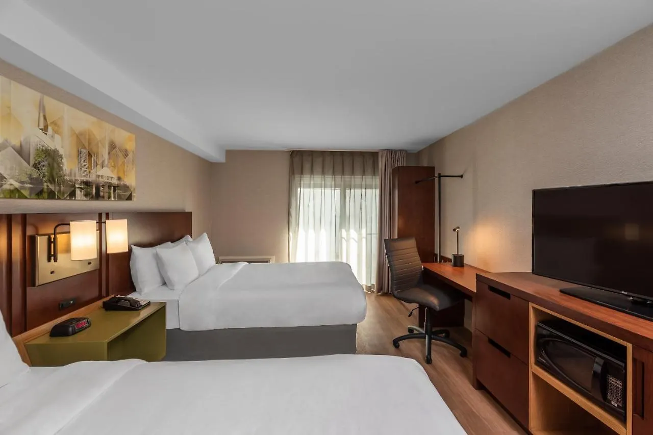 ***  Comfort Inn West Otawa Canadá